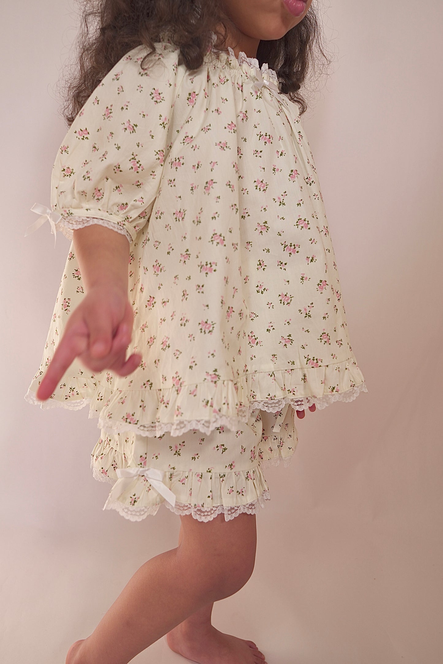 The Rosette Short Pants Set - Girls